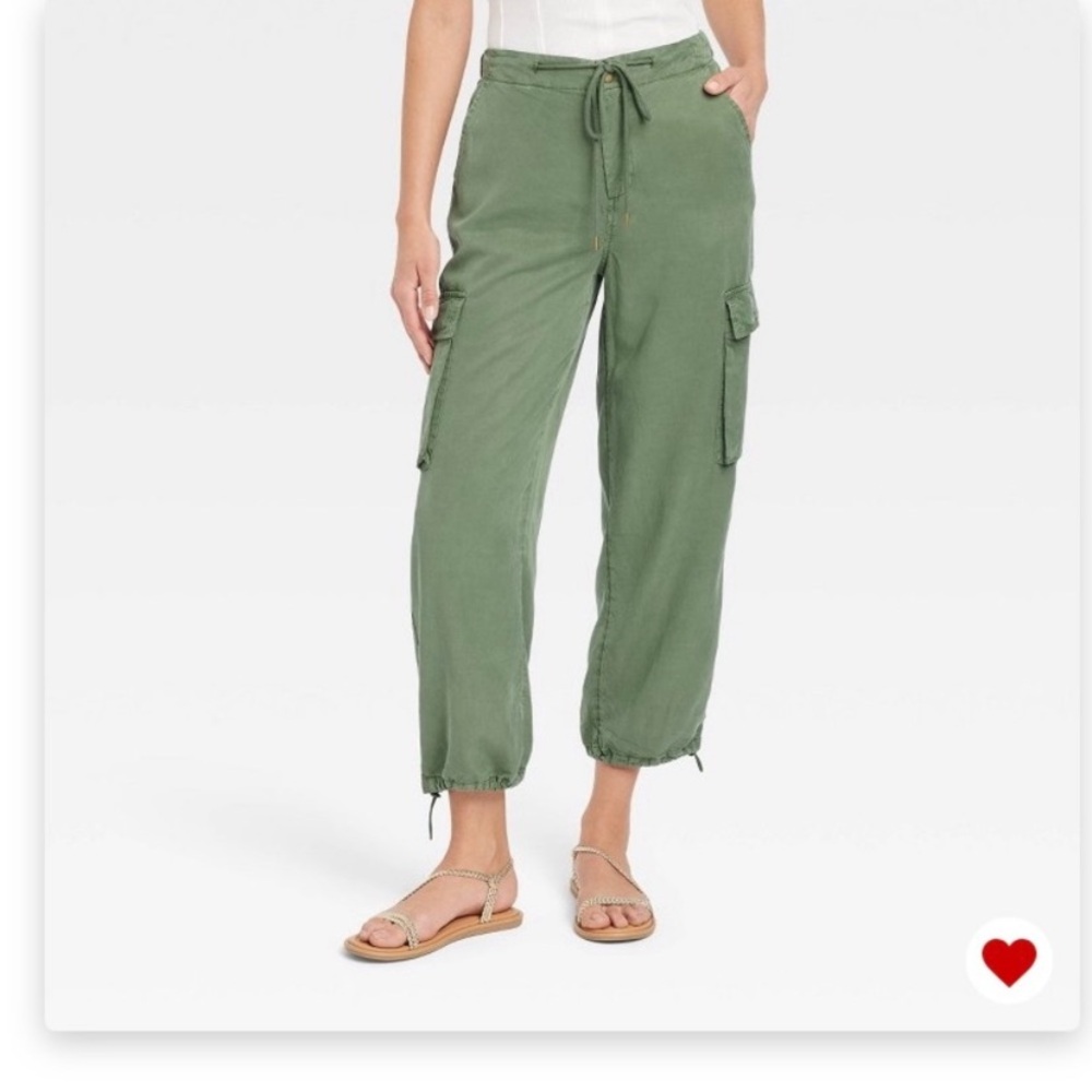 Universal Thread Green Ankle-Length Cargo Pants